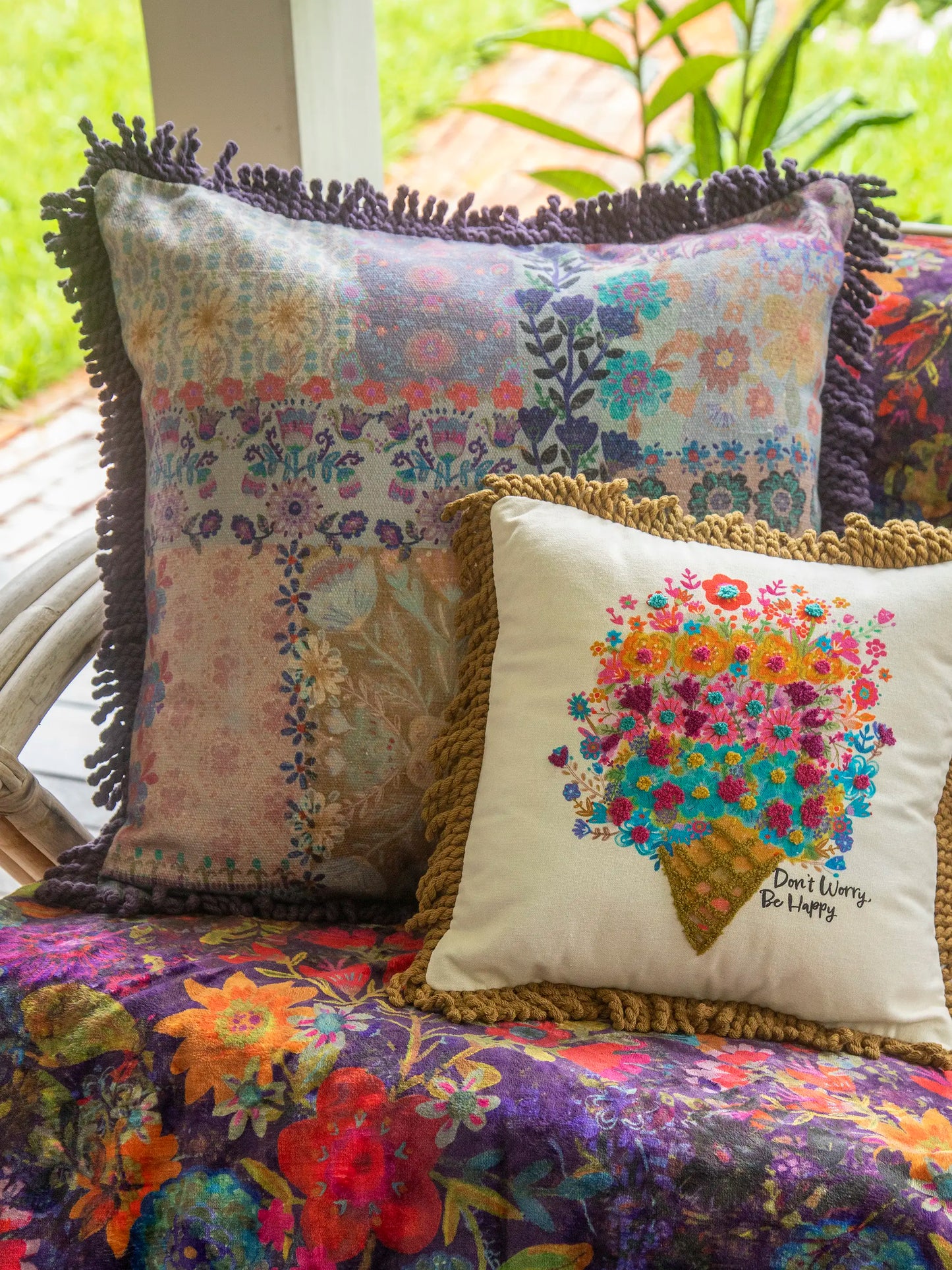 Bungalow Pillow - Mandala Borders Patchwork