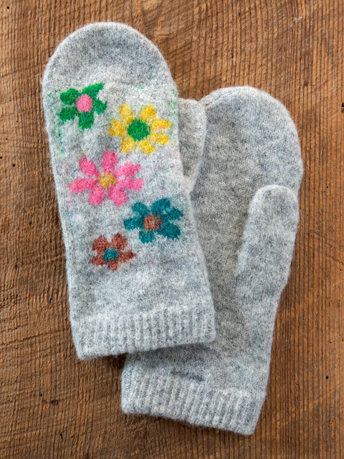 Intarsia Mittens - Ash Daisy