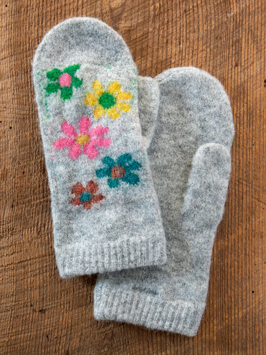 Intarsia Mittens - Ash Daisy